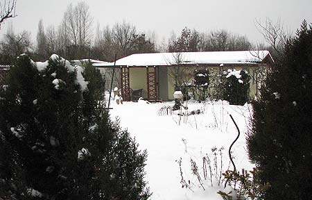 Blick auf unsere verschneite Laube