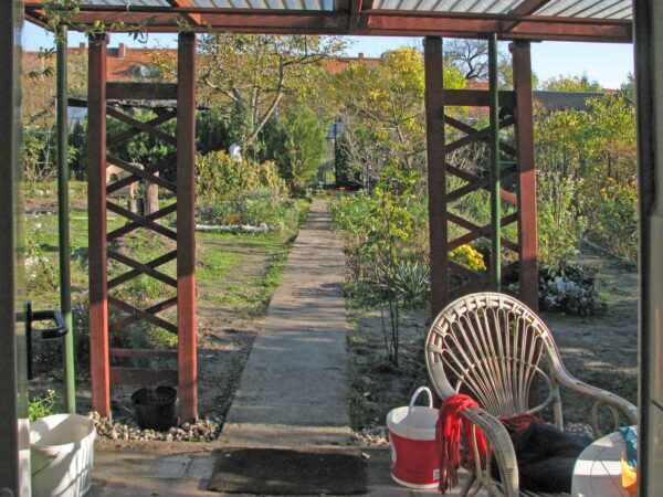 Gartenweg aus Fließbeton